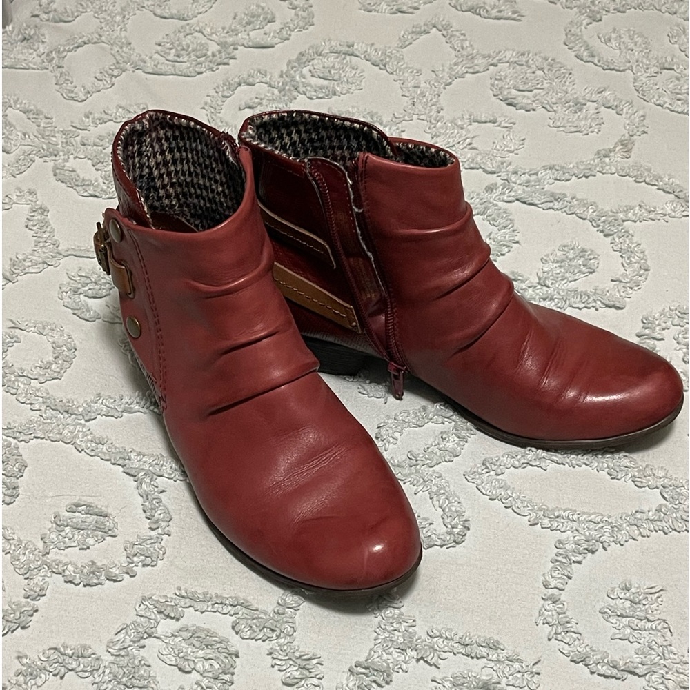 Ladies leather booties